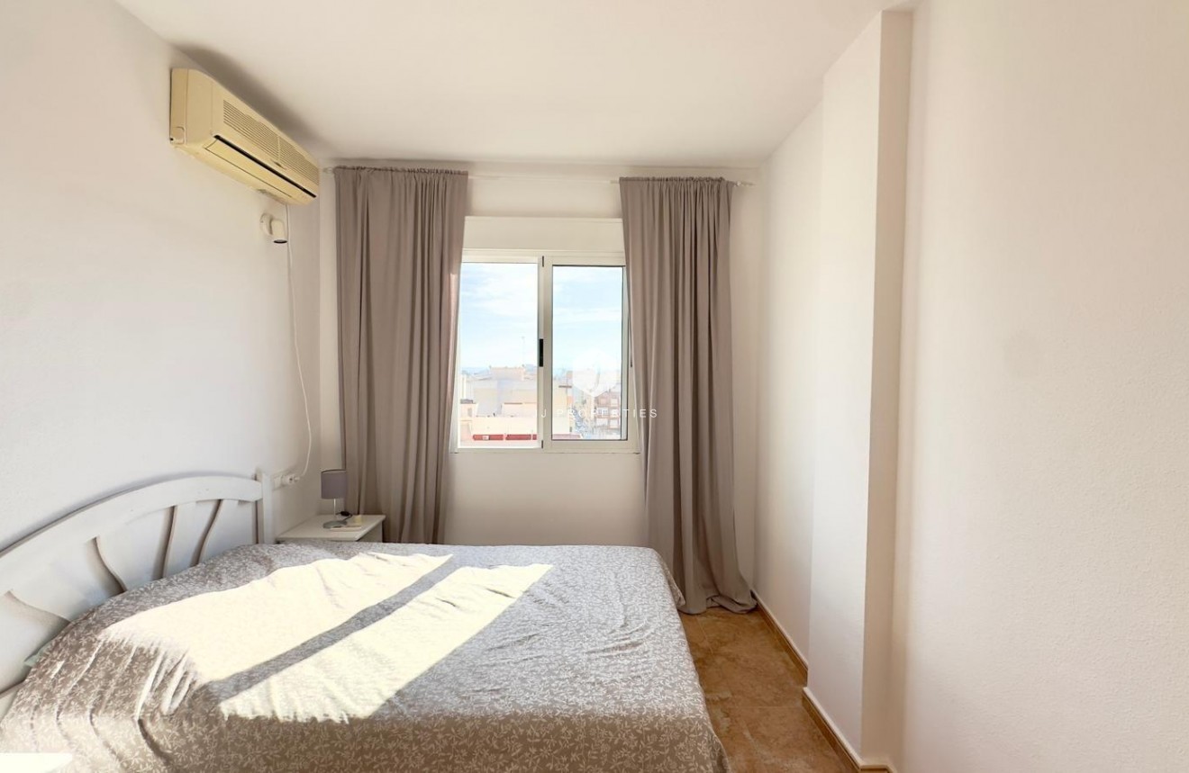 Resale - Apartment / flat -
Torrevieja - Centro
