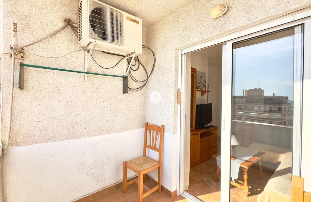 Resale - Apartment / flat -
Torrevieja - Centro
