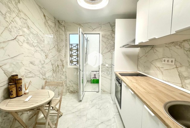 D'occasion - Appartement -
Torrevieja - Playa del Cura