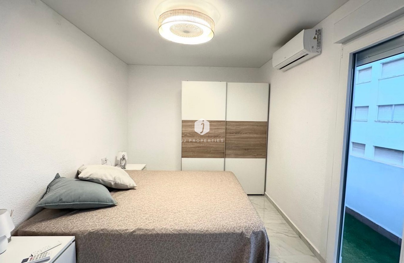 D'occasion - Appartement -
Torrevieja - Playa del Cura