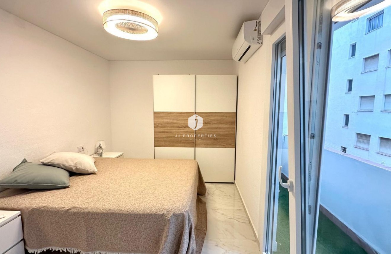 D'occasion - Appartement -
Torrevieja - Playa del Cura