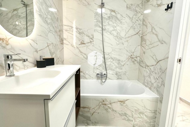 D'occasion - Appartement -
Torrevieja - Playa del Cura