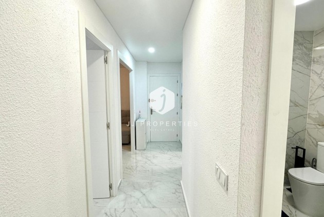 D'occasion - Appartement -
Torrevieja - Playa del Cura