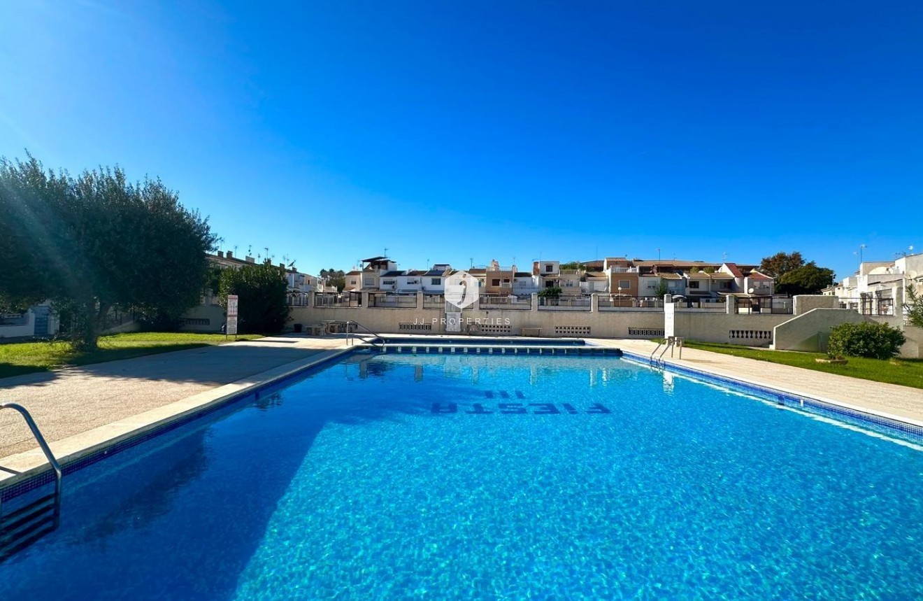 Resale - Chalet -
Torrevieja - Estacion de autobuses