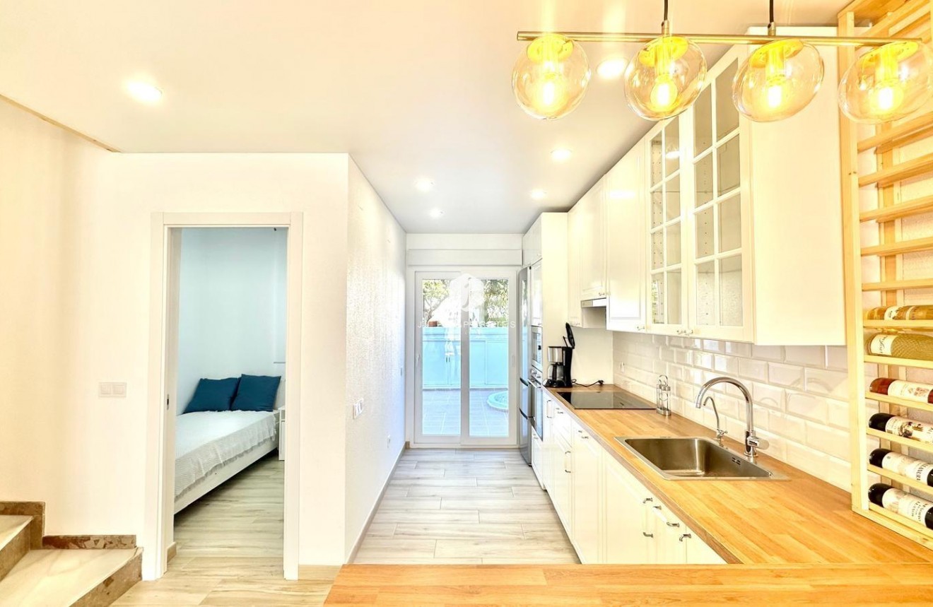 Resale - Chalet -
Torrevieja - Estacion de autobuses