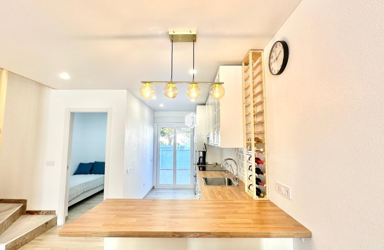 Resale - Chalet -
Torrevieja - Estacion de autobuses