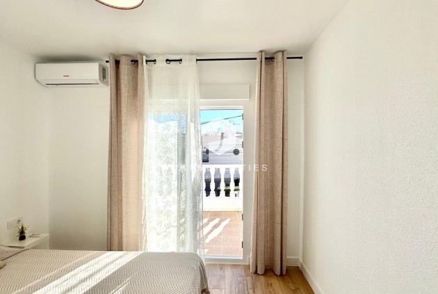 Resale - Chalet -
Torrevieja - Estacion de autobuses