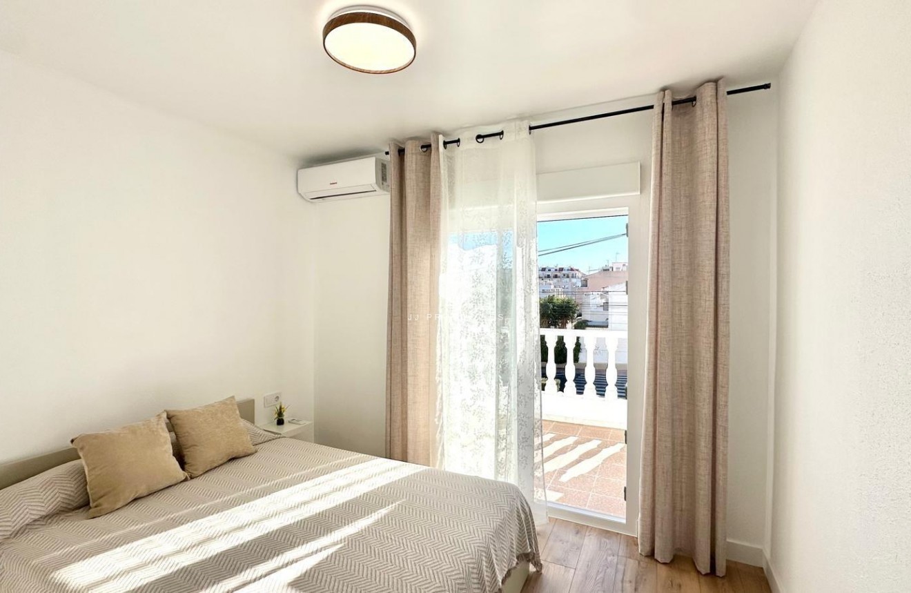 Resale - Chalet -
Torrevieja - Estacion de autobuses