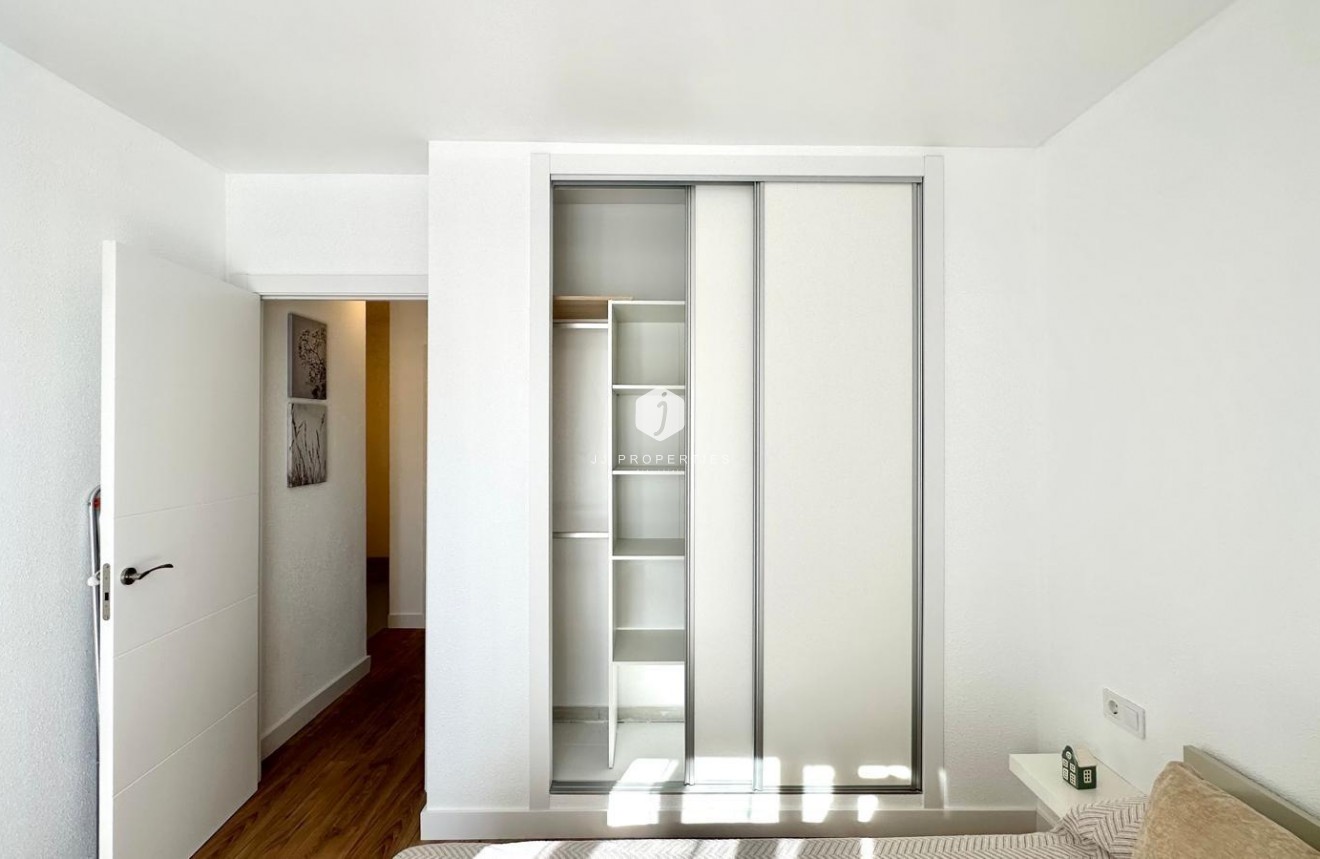 Resale - Chalet -
Torrevieja - Estacion de autobuses