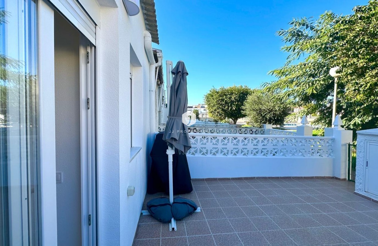 Resale - Chalet -
Torrevieja - Estacion de autobuses