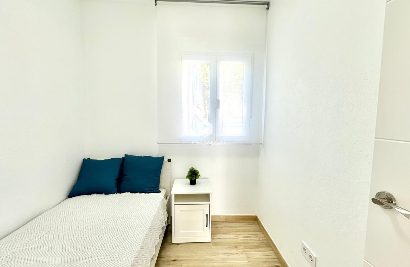 Resale - Chalet -
Torrevieja - Estacion de autobuses