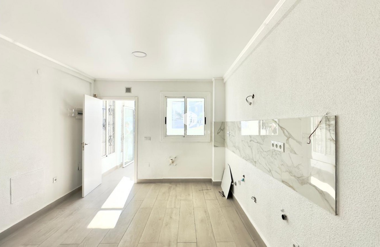 Aus zweiter Hand - Chalet -
Torrevieja - La Mata