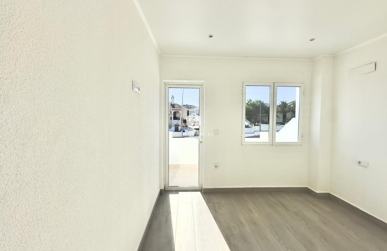 Aus zweiter Hand - Chalet -
Torrevieja - La Mata