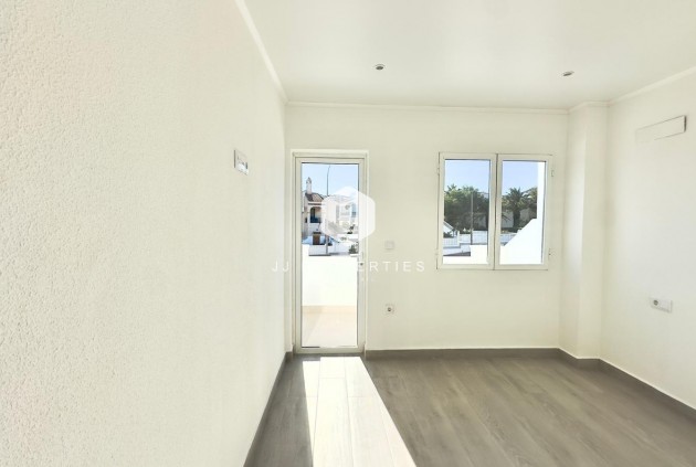 Aus zweiter Hand - Chalet -
Torrevieja - La Mata