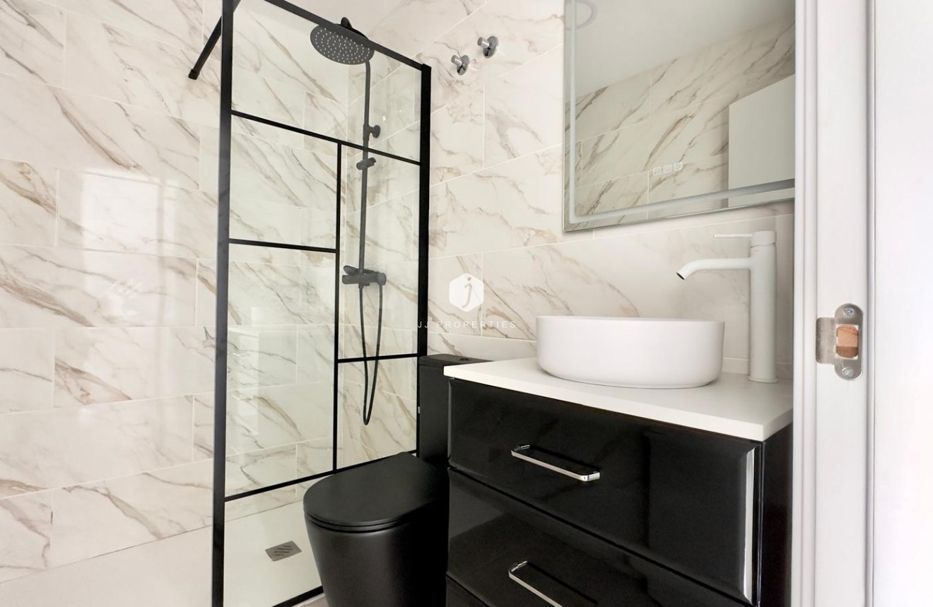 Aus zweiter Hand - Chalet -
Torrevieja - La Mata