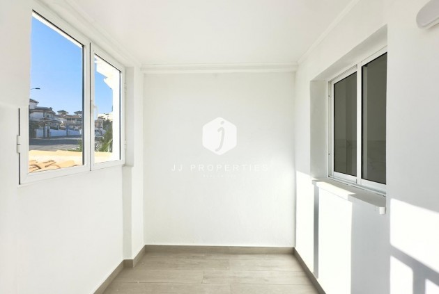 Aus zweiter Hand - Chalet -
Torrevieja - La Mata