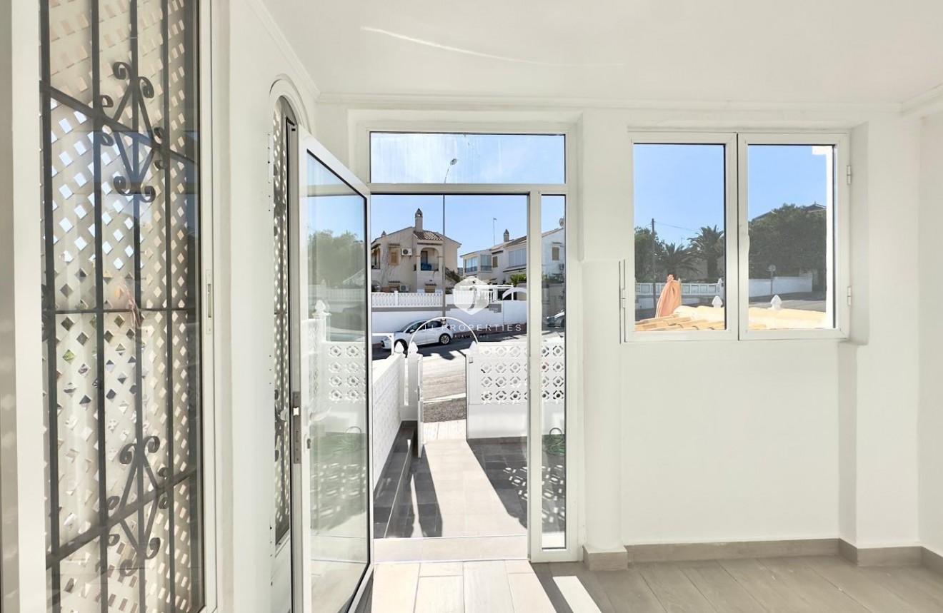 Aus zweiter Hand - Chalet -
Torrevieja - La Mata