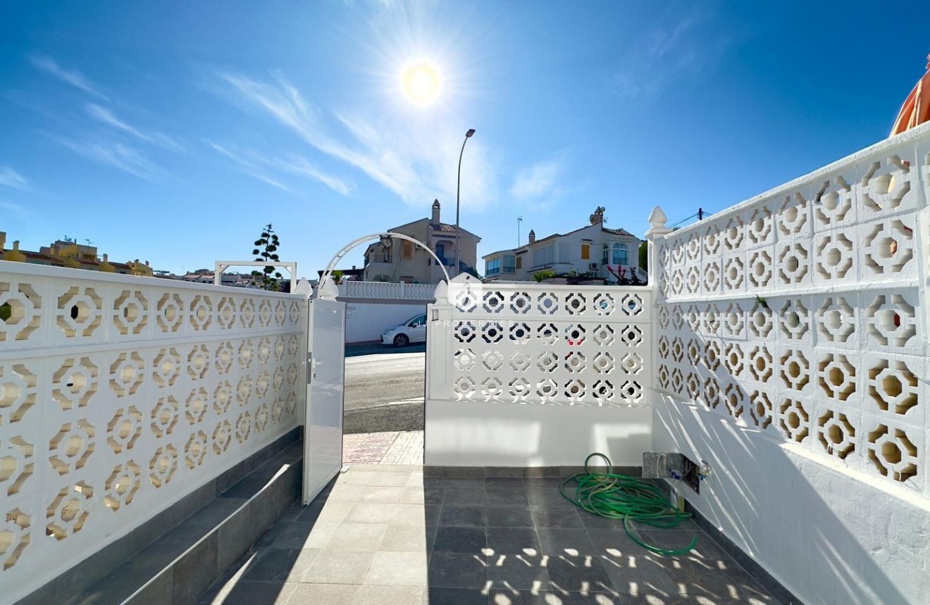 Aus zweiter Hand - Chalet -
Torrevieja - La Mata