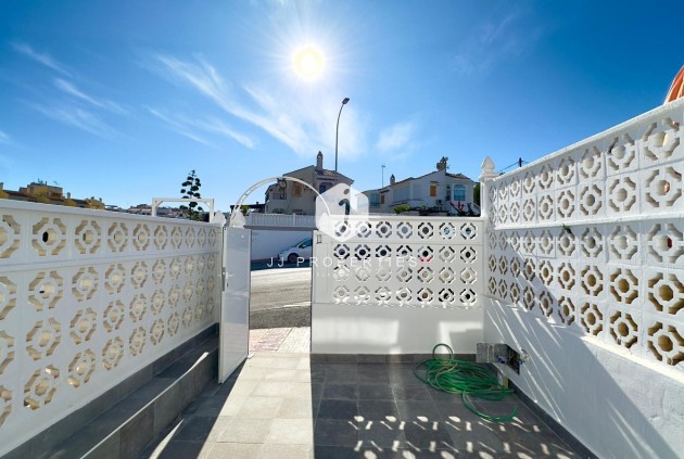 Aus zweiter Hand - Chalet -
Torrevieja - La Mata