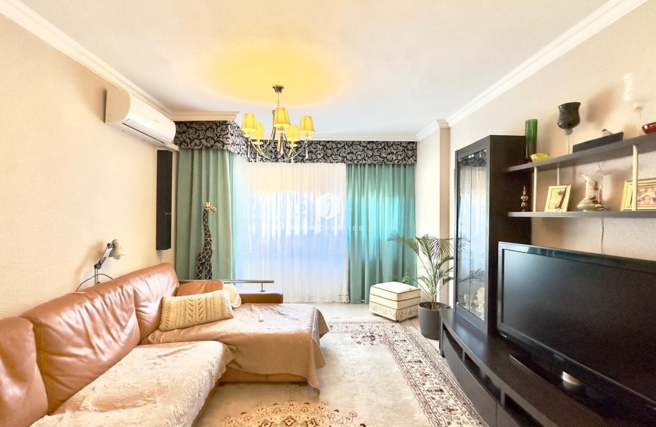 Resale - Apartment / flat -
Torrevieja - Centro