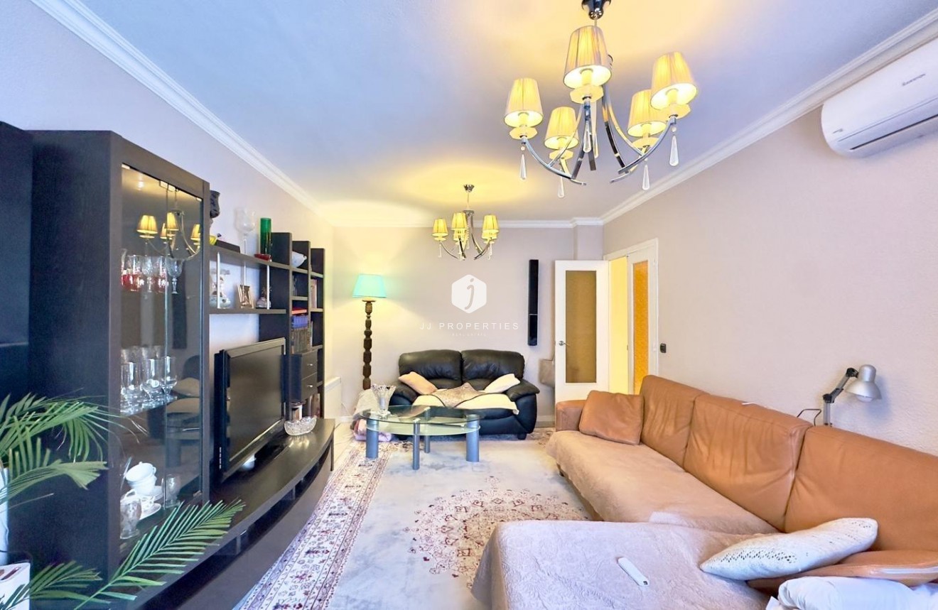 Resale - Apartment / flat -
Torrevieja - Centro