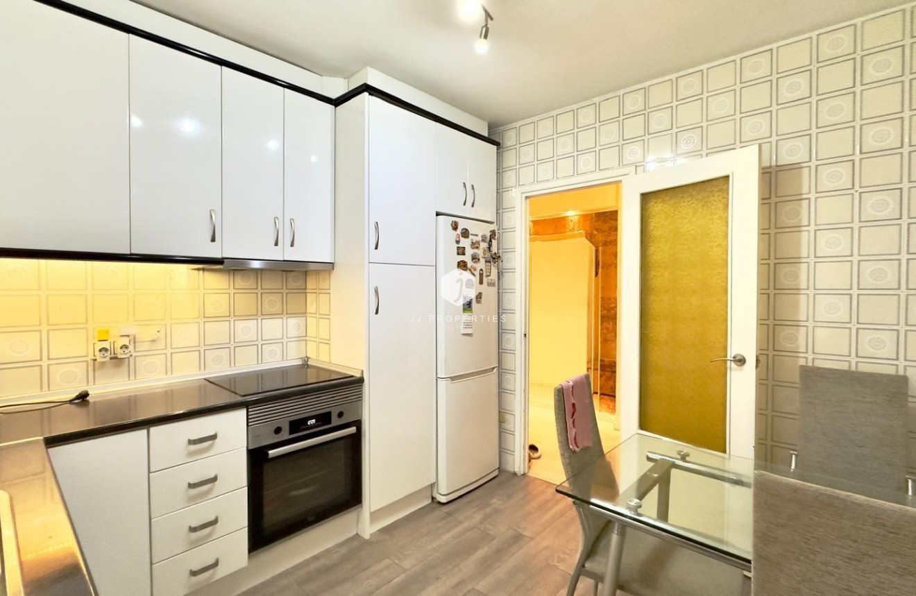 Resale - Apartment / flat -
Torrevieja - Centro