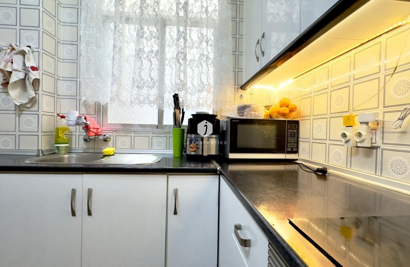 Resale - Apartment / flat -
Torrevieja - Centro