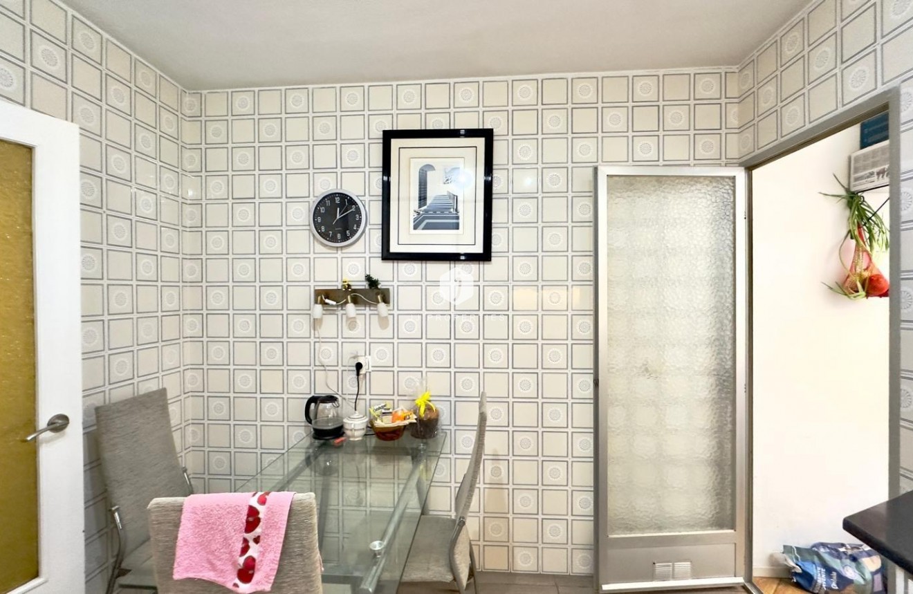 Resale - Apartment / flat -
Torrevieja - Centro