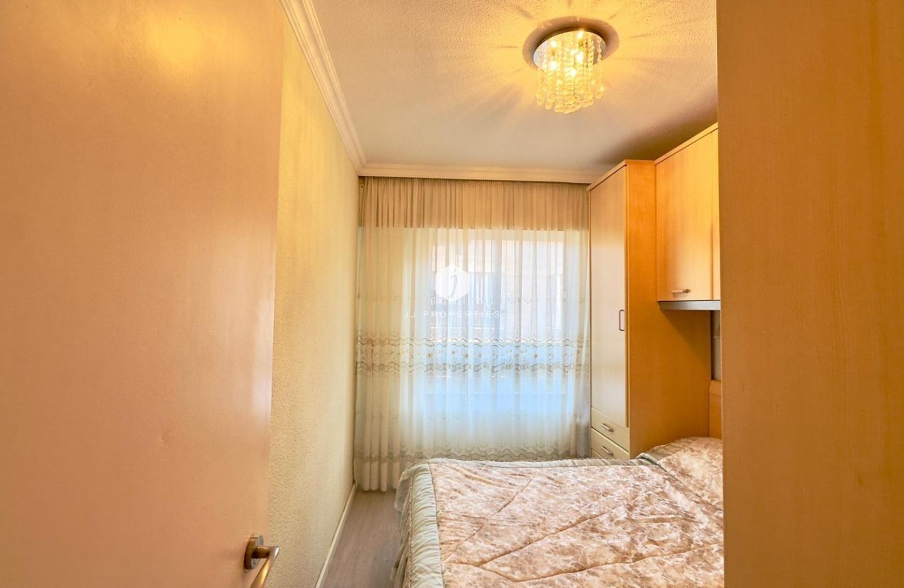 Resale - Apartment / flat -
Torrevieja - Centro