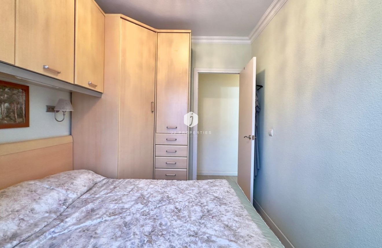 Resale - Apartment / flat -
Torrevieja - Centro