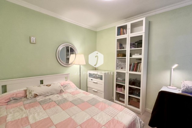 Resale - Apartment / flat -
Torrevieja - Centro