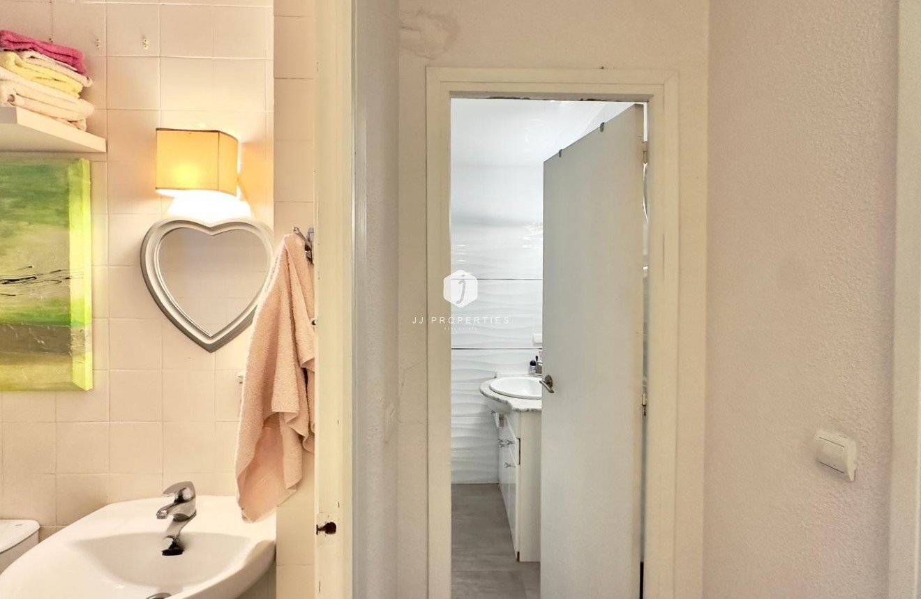 Resale - Apartment / flat -
Torrevieja - Centro