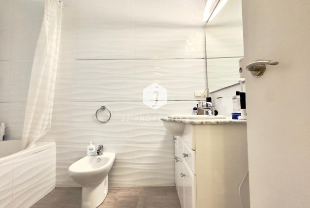 Resale - Apartment / flat -
Torrevieja - Centro