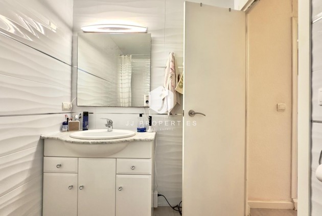 Resale - Apartment / flat -
Torrevieja - Centro