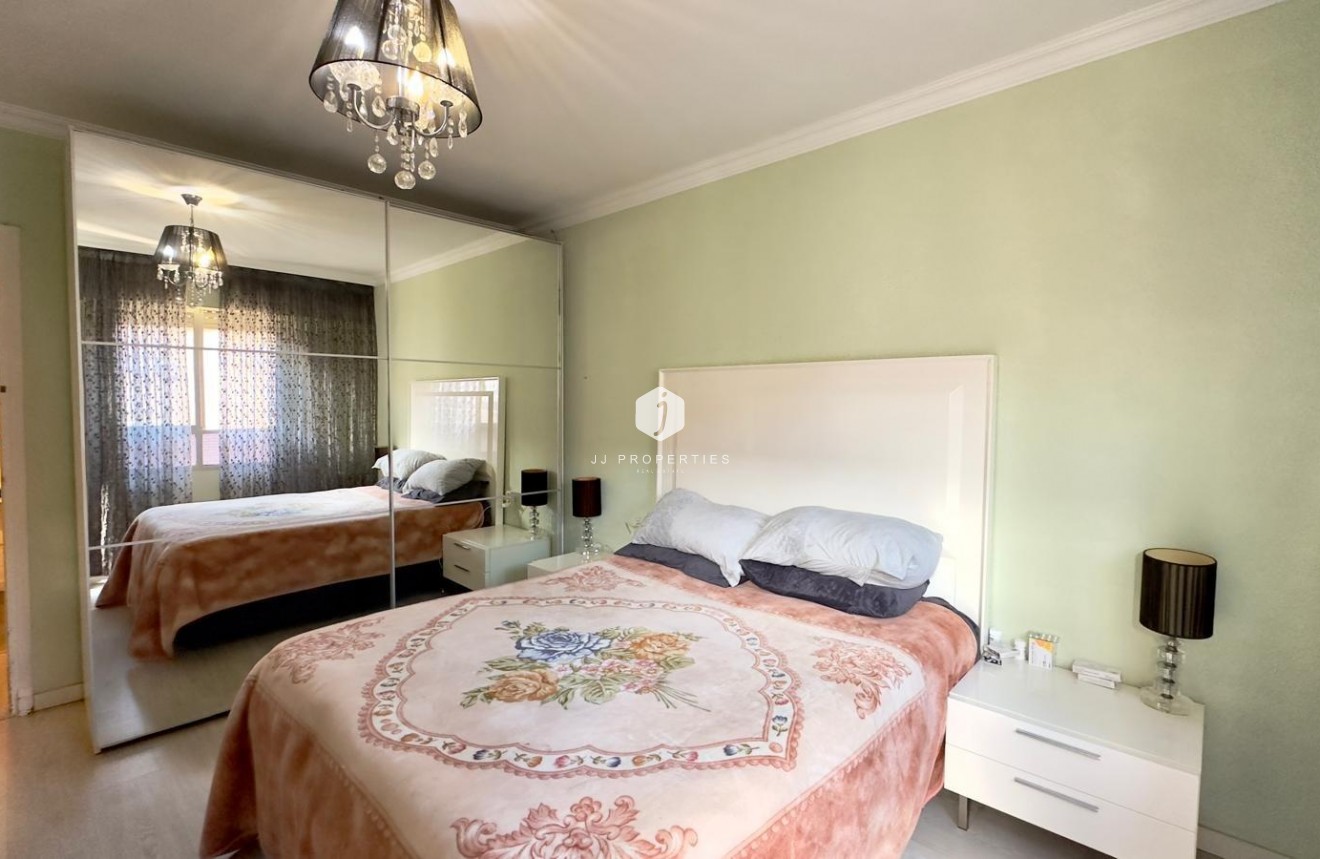 Resale - Apartment / flat -
Torrevieja - Centro