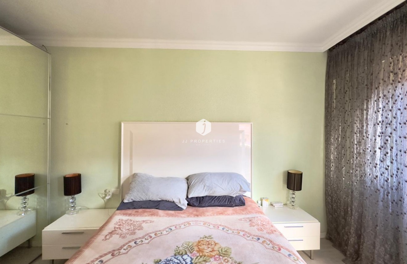 Resale - Apartment / flat -
Torrevieja - Centro