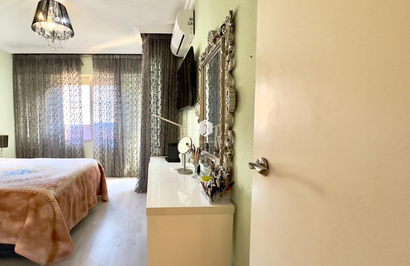 Resale - Apartment / flat -
Torrevieja - Centro