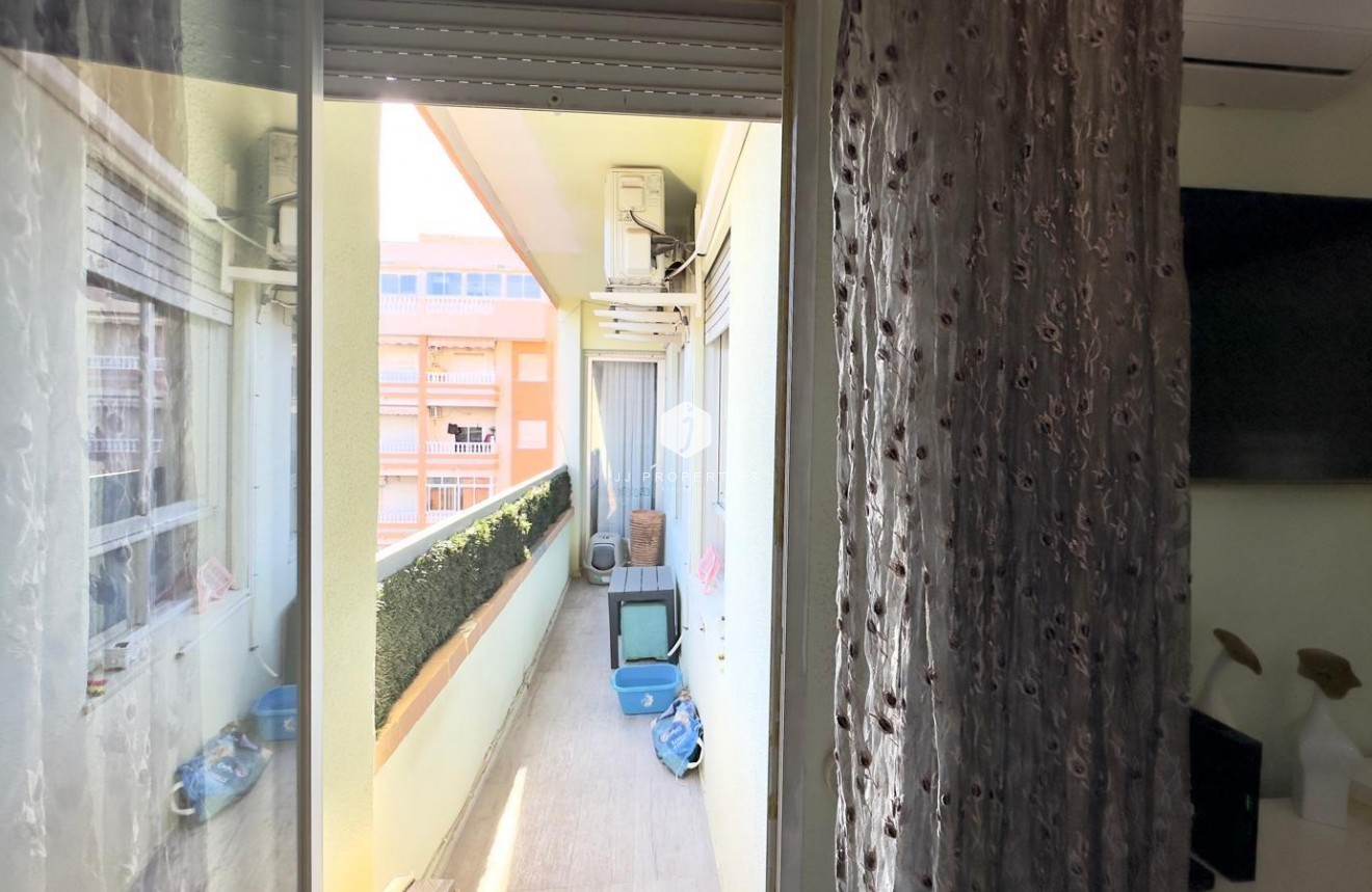 Resale - Apartment / flat -
Torrevieja - Centro