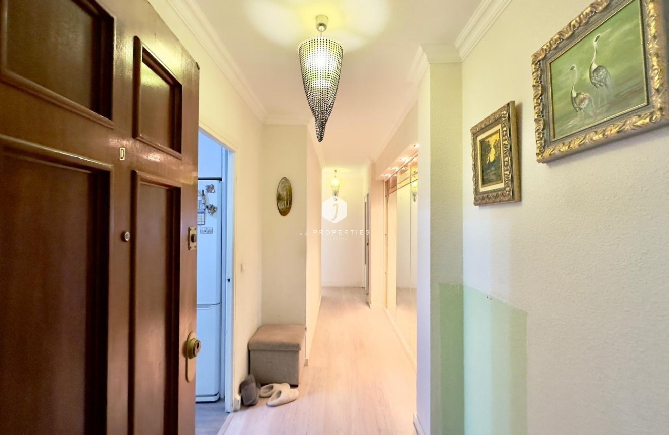 Resale - Apartment / flat -
Torrevieja - Centro