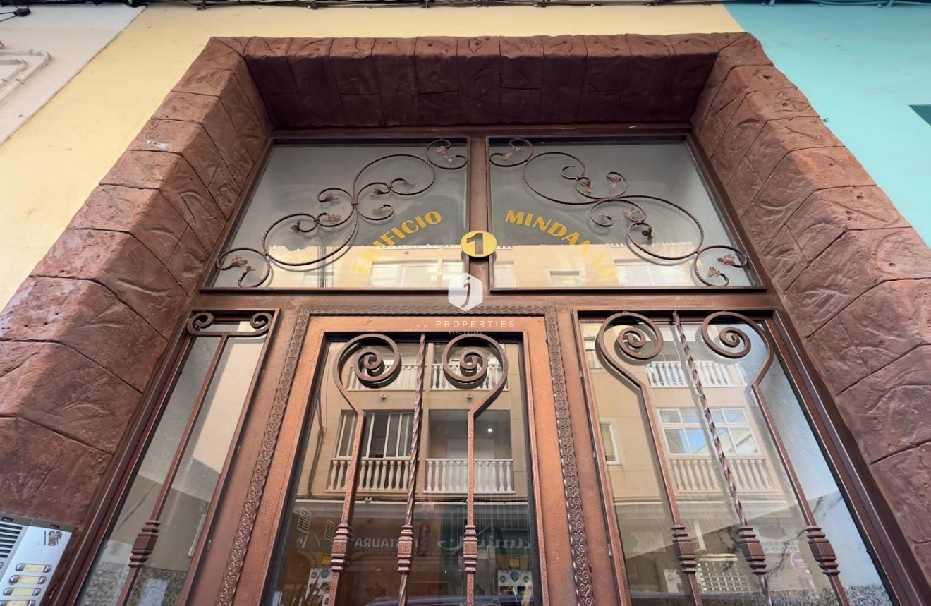 Resale - Apartment / flat -
Torrevieja - Centro