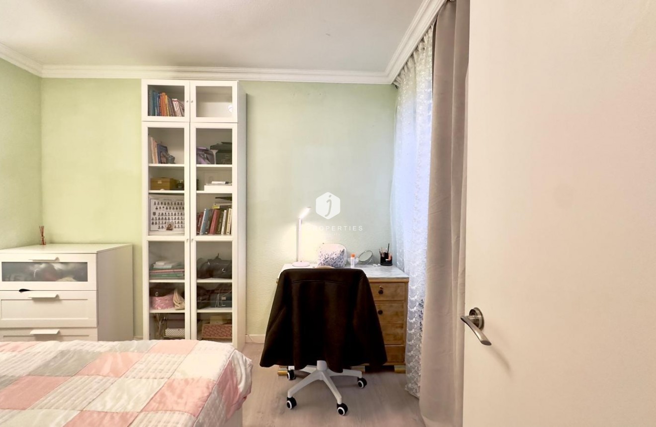 Resale - Apartment / flat -
Torrevieja - Centro