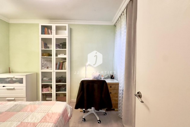 Resale - Apartment / flat -
Torrevieja - Centro