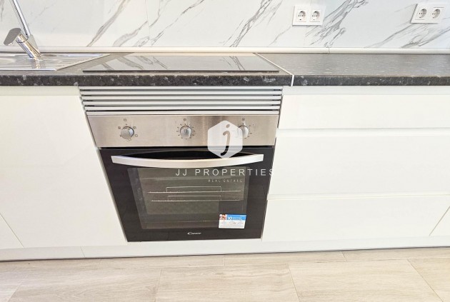 Resale - Chalet -
Torrevieja - El Limonar