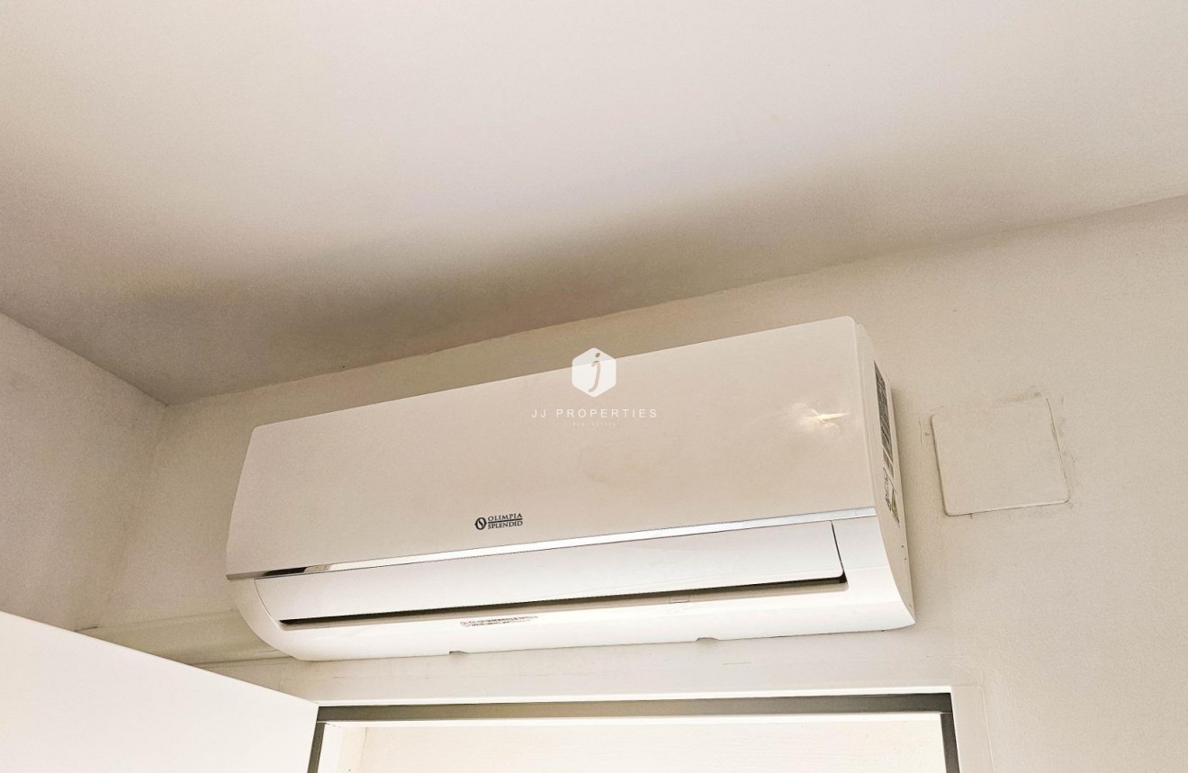 Resale - Chalet -
Torrevieja - El Limonar