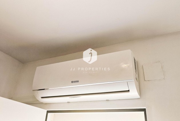 Resale - Chalet -
Torrevieja - El Limonar