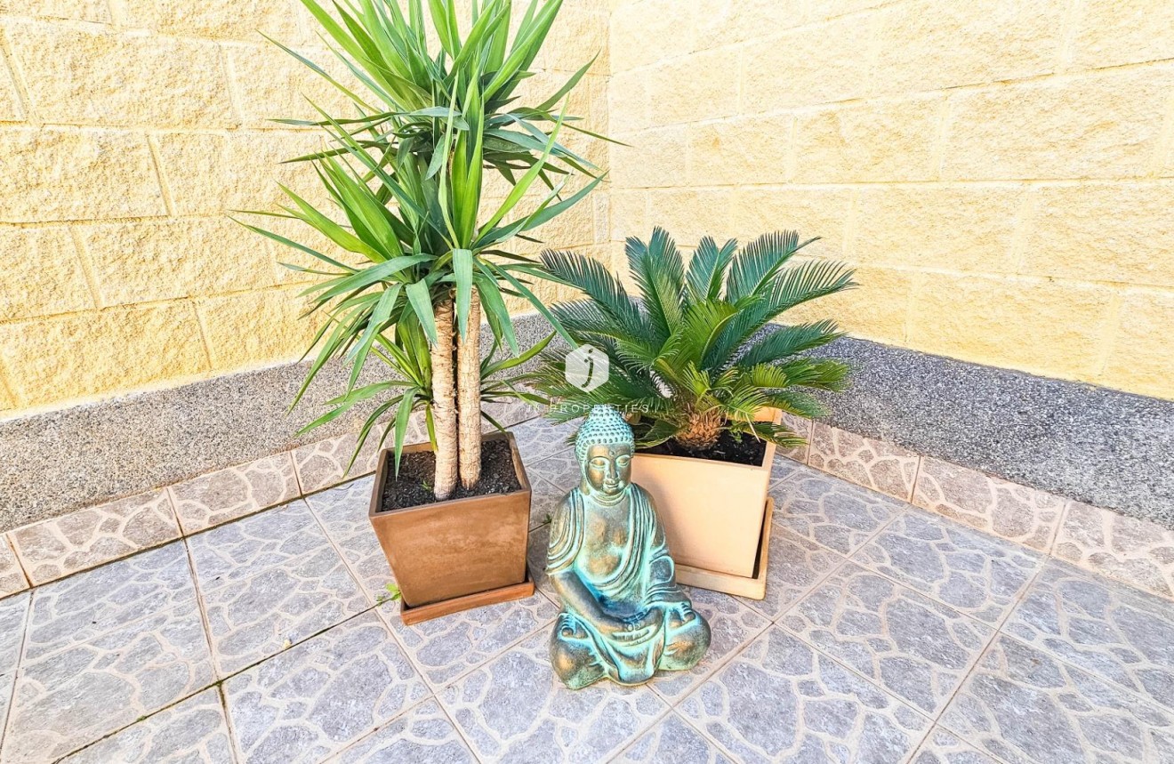 Resale - Chalet -
Torrevieja - El Limonar