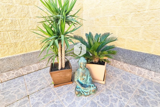 Resale - Chalet -
Torrevieja - El Limonar