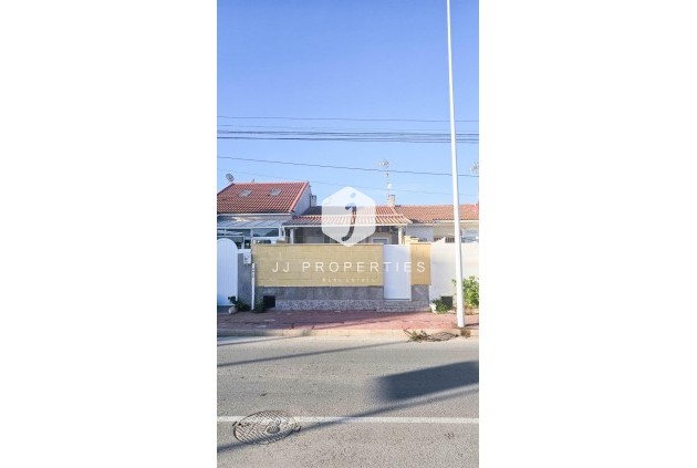 Resale - Chalet -
Torrevieja - El Limonar