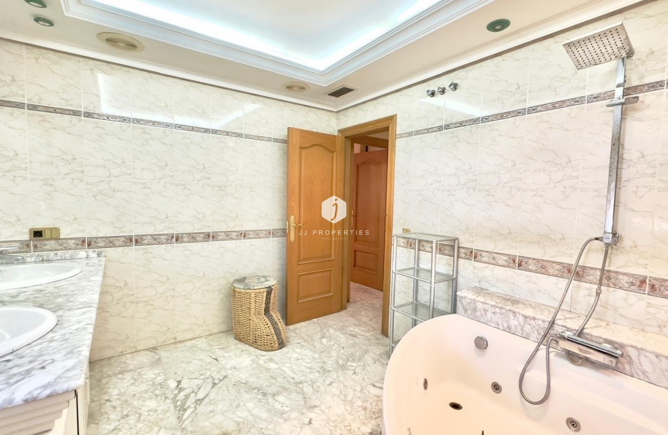 Resale - Penthouse -
Torrevieja - Centro