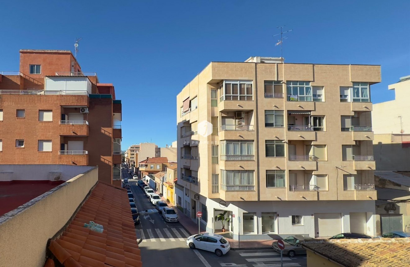 Z drugiej ręki - Mieszkanie w bloku -
Torrevieja